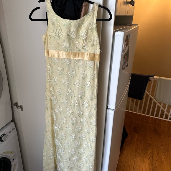 *Vintage Baby Yellow 90s Style Dress* - Picture 4 of 4